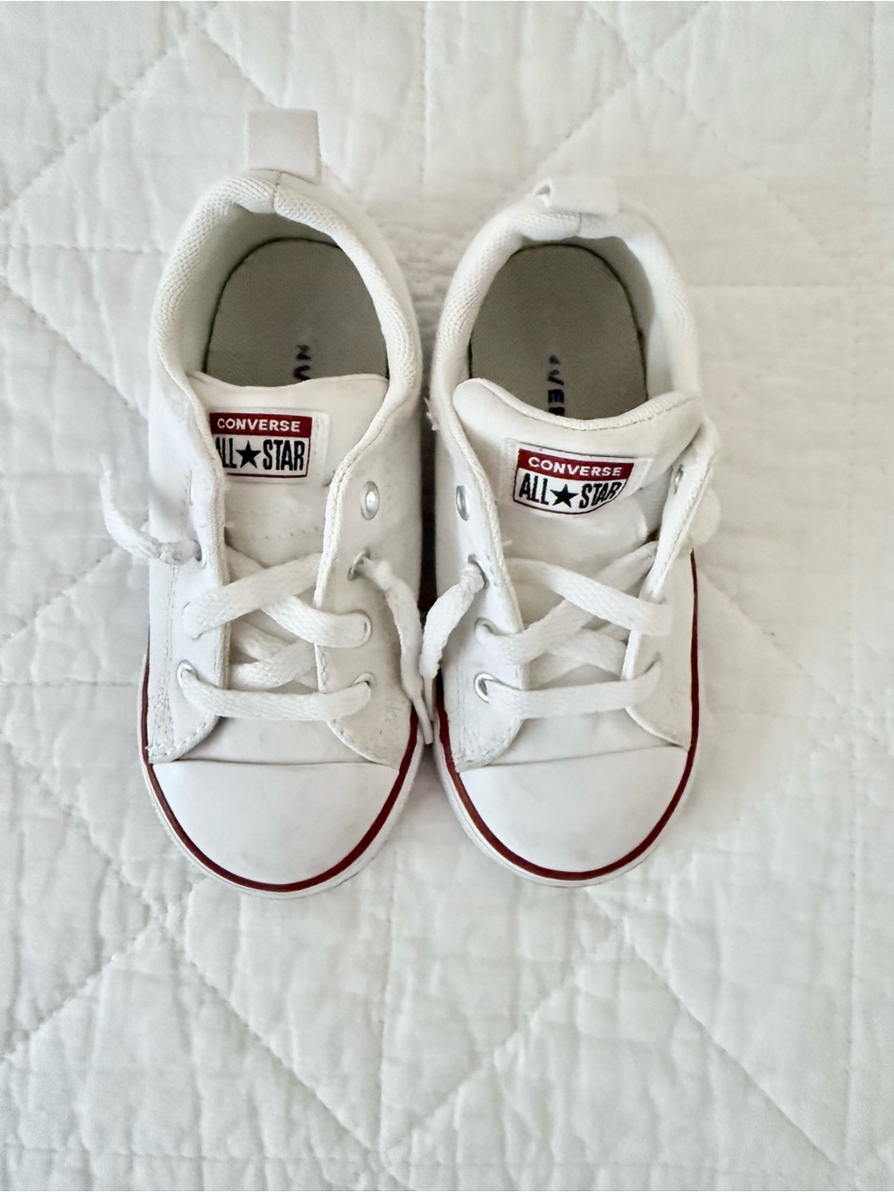 9 Toddler Converse Kids White Low-Top Sneakers Red Trim - Picture 8 of 8